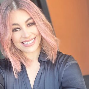 Meet your Posher, Cynthia